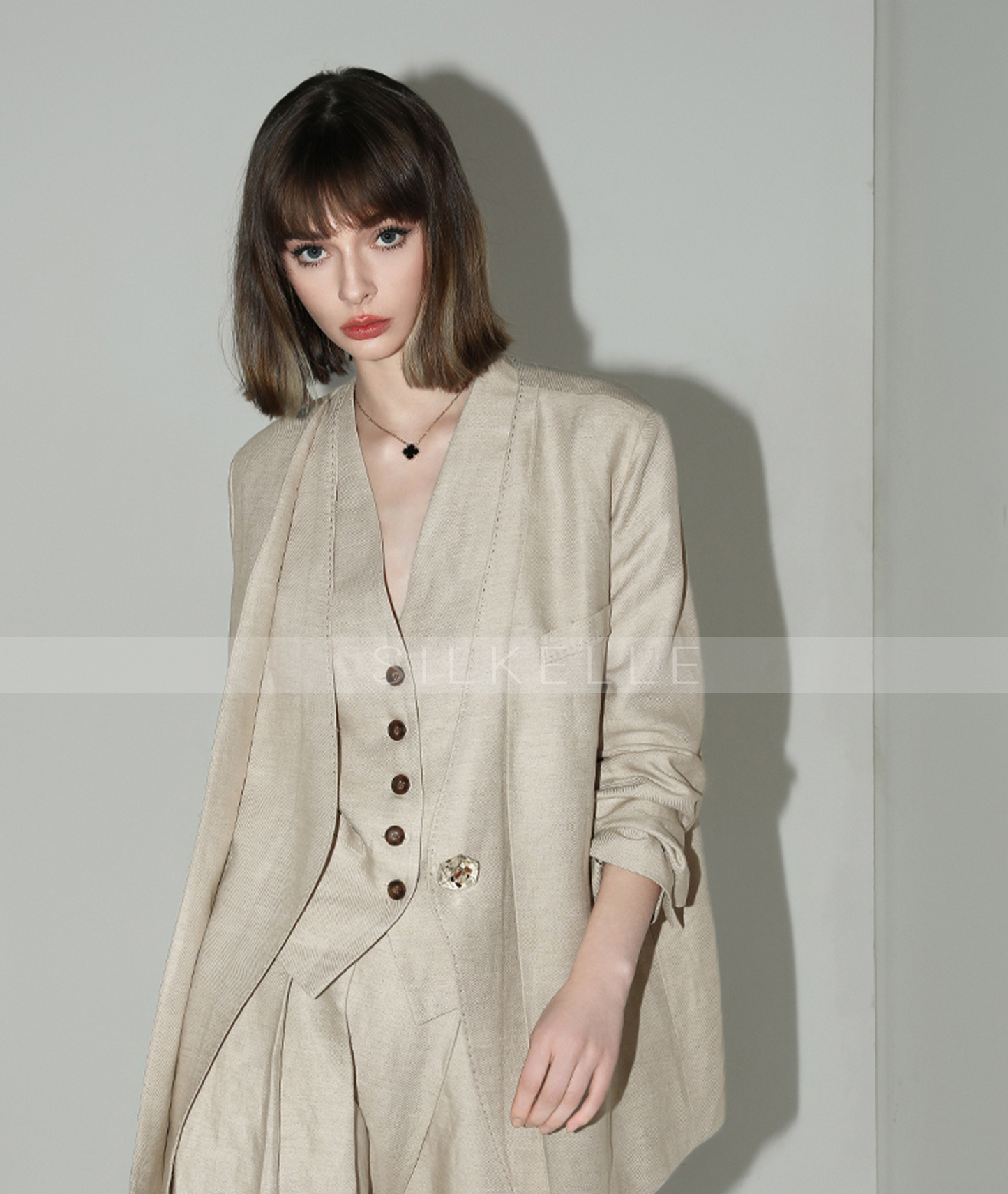 Fake two-piece linen suit for women, elegant commuting, bare collar suit