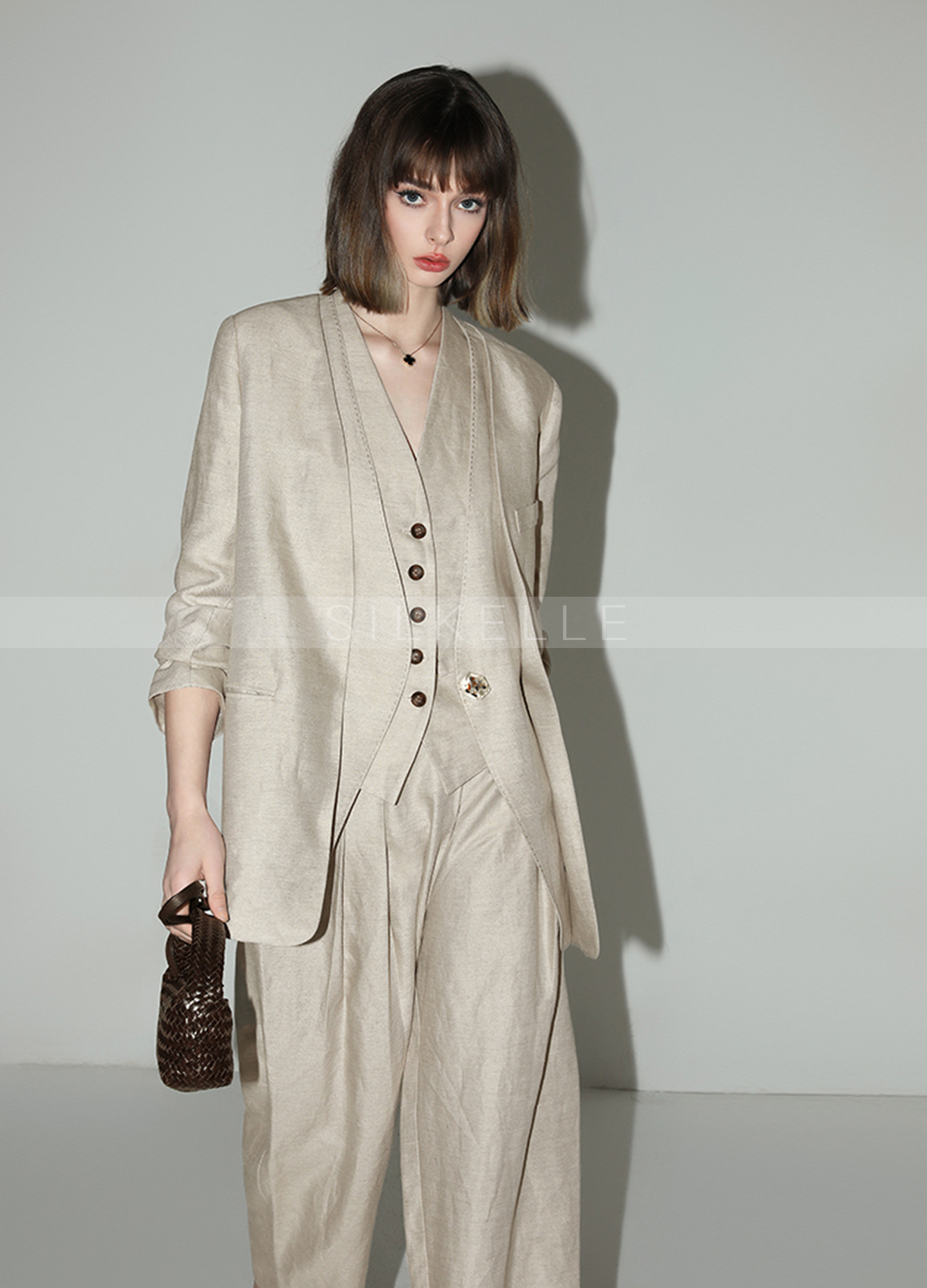 Fake two-piece linen suit for women, elegant commuting, bare collar suit